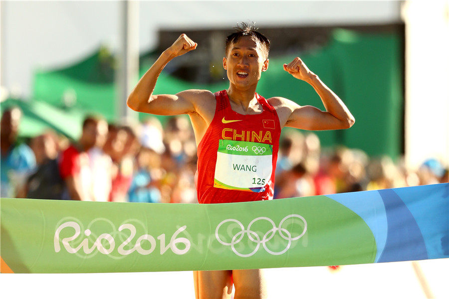 Wang Zhen wins men's 20km racewalking gold 