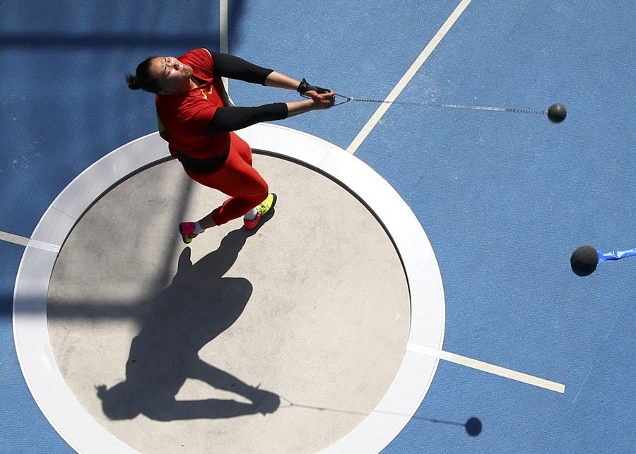 Zhang Wenxiu wins hammer throw silver