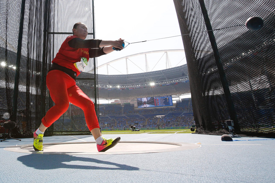 Zhang Wenxiu wins hammer throw silver