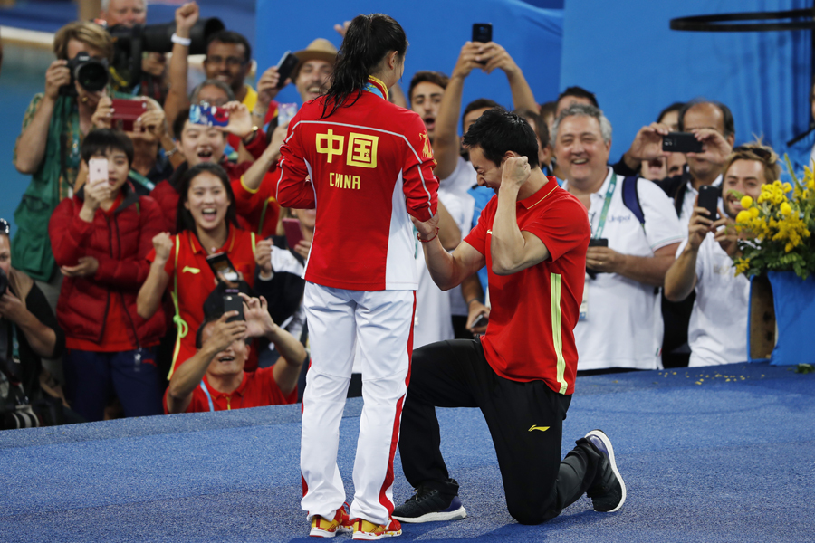 Romantic ending for Olympic diving lovebirds