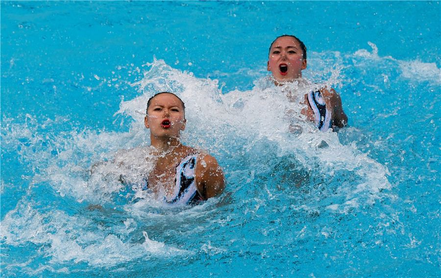 Huang and Sun take synchronized swimming silver