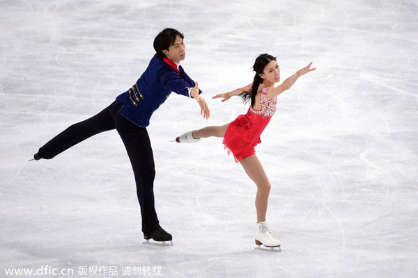 Figure skater Tong to carry Chinese flag