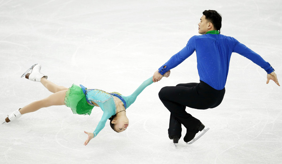 Russia leads at figure skating team event