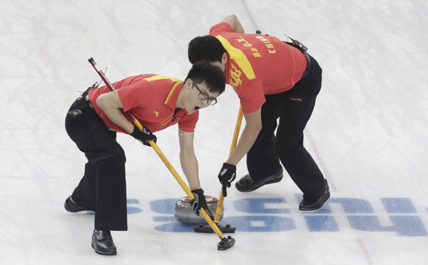 Canada beats China to reach men's curling semis
