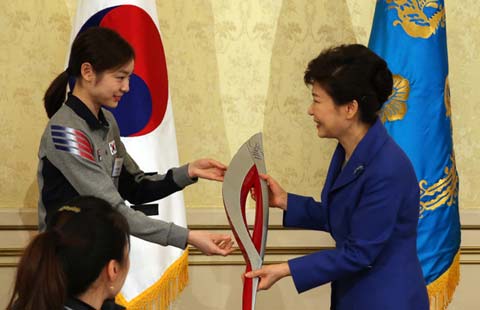 Kim Yu-na treated by S Korean President for lunch