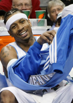 Denver Nuggets guard Allen Iverson takes his place on the bench late in the fourth quarter with a large lead over the Cleveland Cavaliers in their NBA basketball game in Denver Nov. 12, 2007. (Xinhua/reuters Photo)