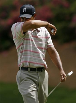 Immelman leads, but Tiger looms