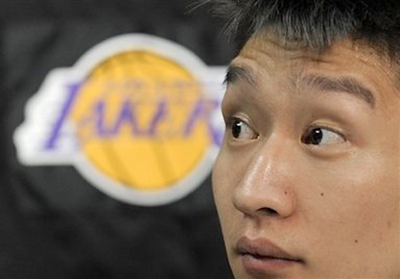 Los Angeles Lakers' Sun Yue, of China, listens to a question during a news conference at the team's basketball training facility in El Segundo, Calif., Wednesday Sept. 24, 2008. The Lakers announced they have signed Sun, dubbed as China's Magic Johnson by fans, to a multi-year contract. [Agencies]