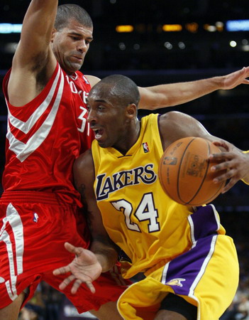 Rockets outmuscle Lakers 100-92 in series opener