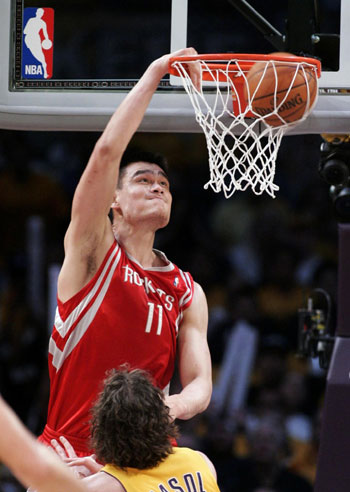 Yao's 28 lifts Rockets for 1-0 lead against Lakers