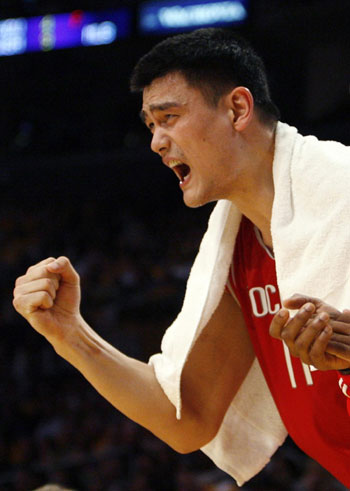 Yao's 28 lifts Rockets for 1-0 lead against Lakers