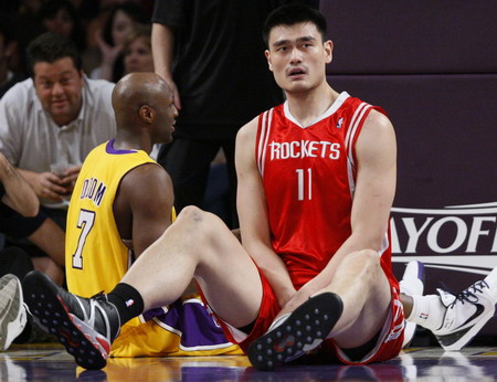 Lakers evens up series with Rockets