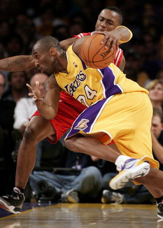 Lakers evens up series with Rockets