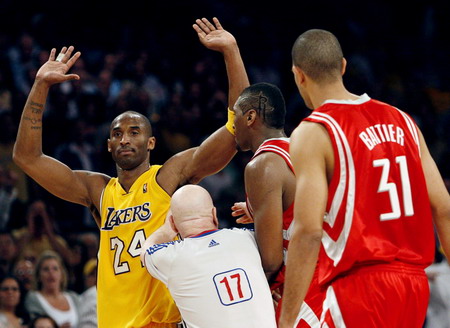 Lakers evens up series with Rockets