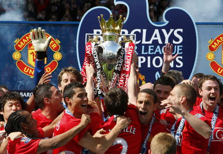 Man United win third consecutive league title