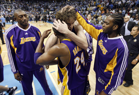 Lakers snap Nuggets home win streak