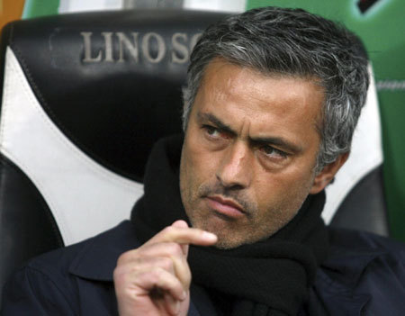 Mourinho extends Inter contract extra year