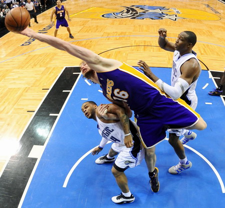 Lakers take 3-1 lead over Magic in NBA finals