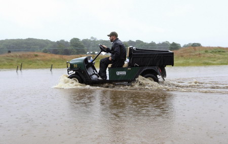 Rain suspends 1st round of US Open