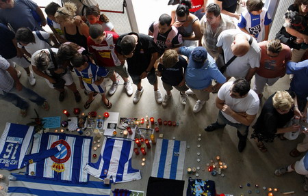 Spain mourns sudden death of Espanyol captain Jarque