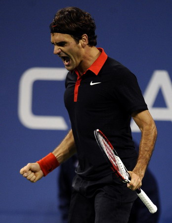 Federer reaches 22nd consecutive Grand Slam semis