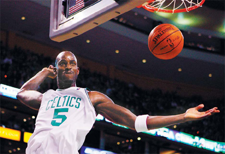 Celtics beat Hornets to improve to 4-0