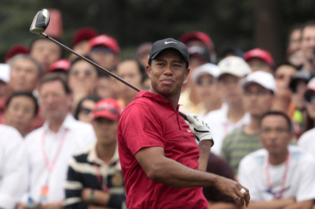 Woods swings into Australia as hype builds