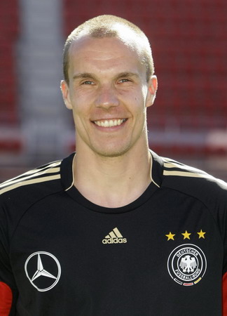 Germany goalkeeper Enke dies in apparent suicide