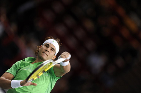 Nadal looks to unseat Federer to seize top ranking