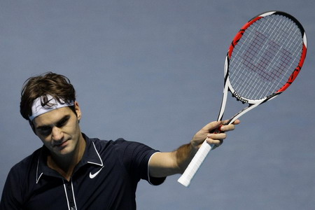Federer, Murray win Tour Finals openers