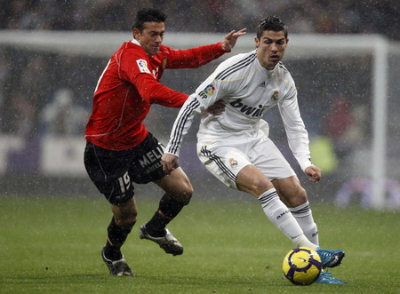 Real Madrid cruise past Mallorca 2-0 in the snow