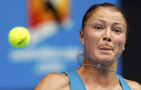 Safina advances, Jankovic out of Australian Open