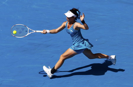 Zheng first into Australian Open quarter-finals