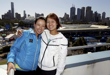 Li Na stuns Venus to reach Australian Open semis