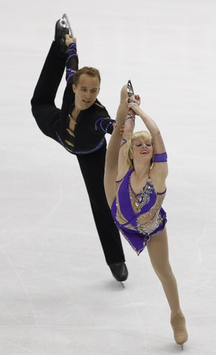 Pang/Tong win gold at World Figure Skating Championships