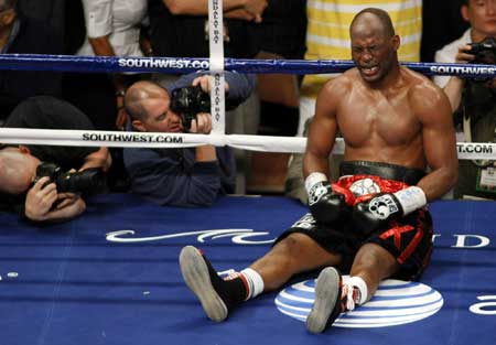 Hopkins outpoints Jones in long-delayed rematch