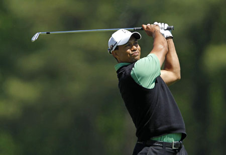 Woods tames course as charm offensive continues