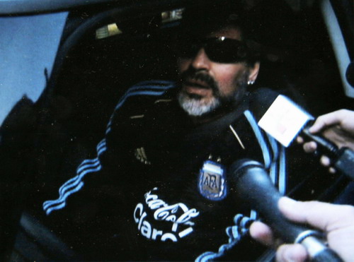 Maradona apologises for injuring cameraman