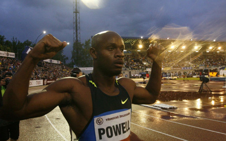 Powell runs year's fastest 100, Bolt misses 300 best