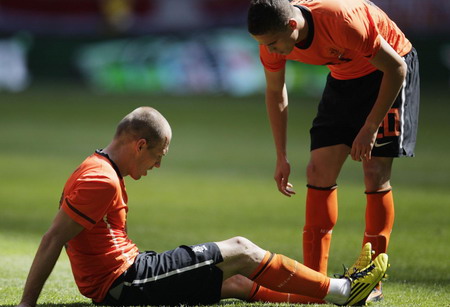 Robben in doubt for World Cup due to thigh injury