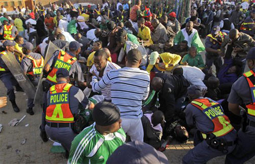 Stampede mars Nigeria-DPRK friendly game