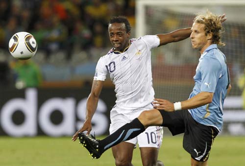 Ten-man Uruguay held 0-0 with France in World Cup