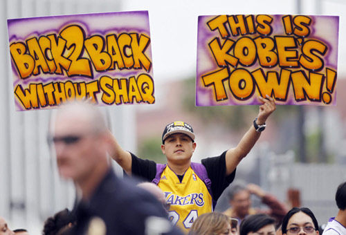 Lakers parade to celebrate Championship