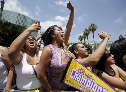 Lakers parade to celebrate Championship