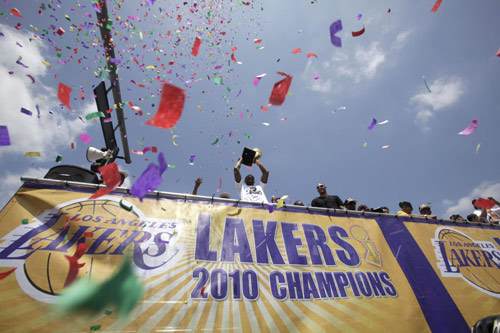 Lakers parade to celebrate Championship