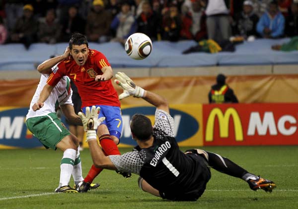 Villa goal earns Spain quarter-final spot