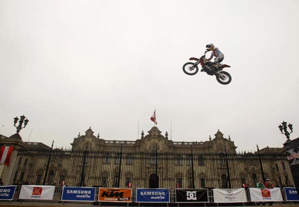 Motocross exhibition in Lima