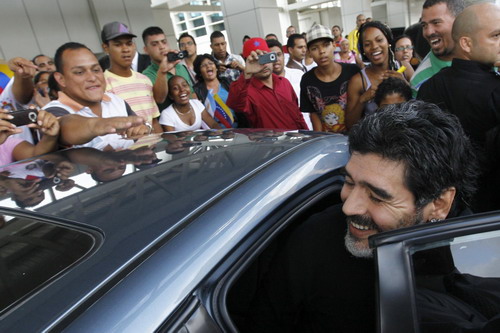 Maradona arrives in Caracas to visit Chavez