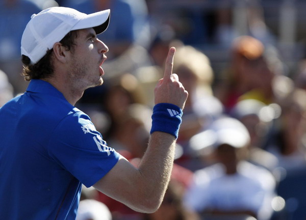 Ailing Murray shocked by Wawrinka at US Open