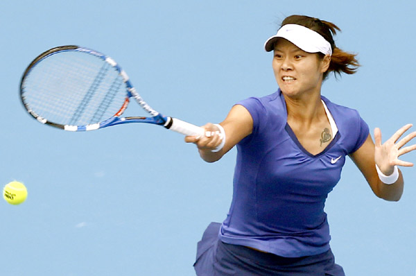 Li Na struggles to first semis at China Open